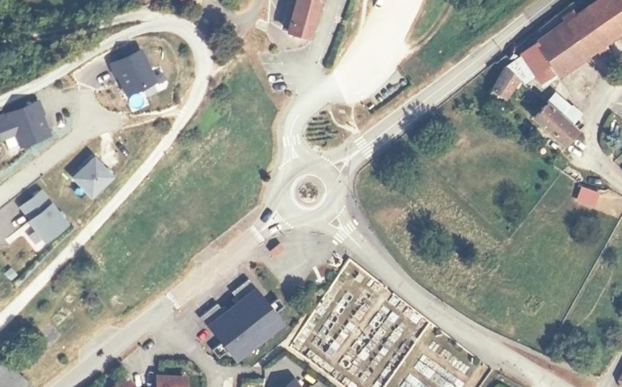 Vue aérienne du Rond-point anonyme n°27159362