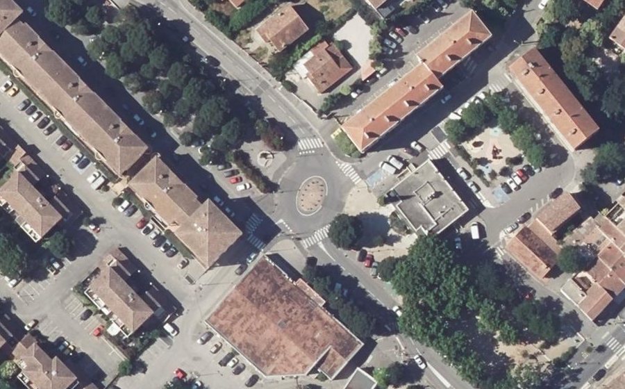 Vue aérienne du Rond-point anonyme n°27160277