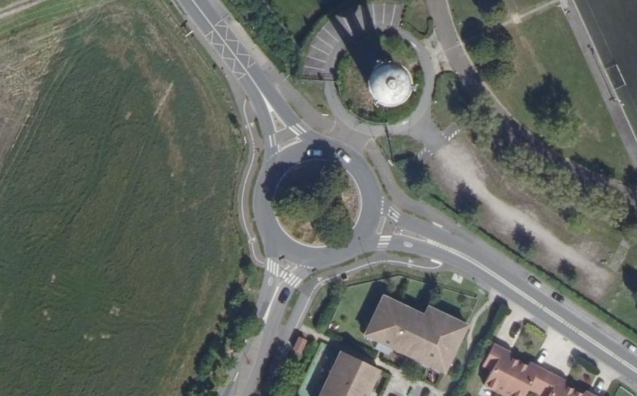 Vue aérienne du Rond-point anonyme n°27162255