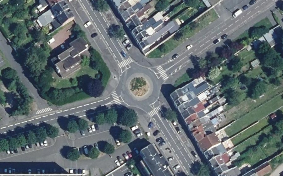 Vue aérienne du Rond-point anonyme n°27162650