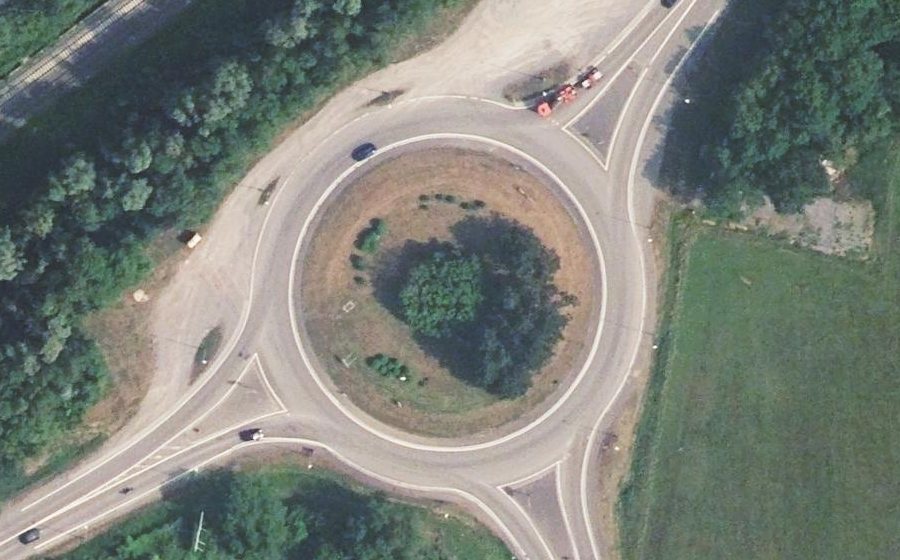 Vue aérienne du Rond-point anonyme n°27167788