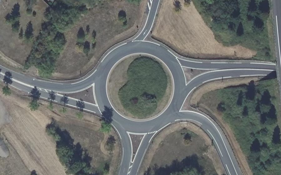 Vue aérienne du Rond-point anonyme n°27168789