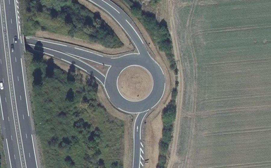Vue aérienne du Rond-point anonyme n°27168798
