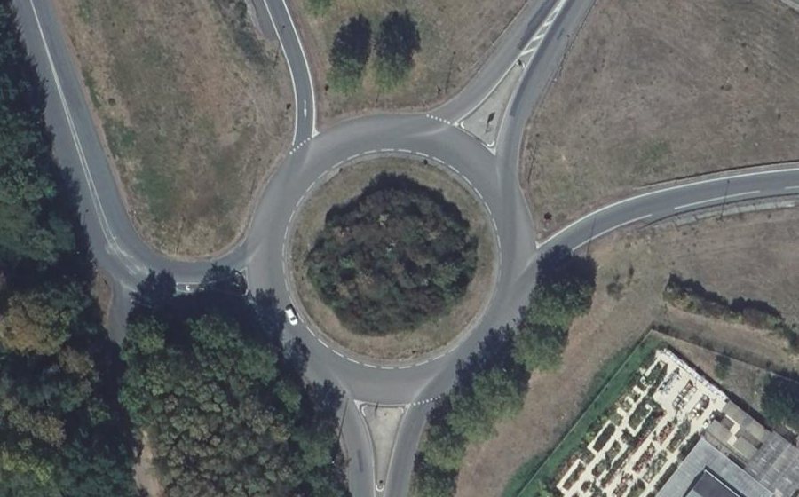 Vue aérienne du Rond-point anonyme n°27169416