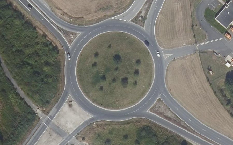 Vue aérienne du Rond-point anonyme n°27175452
