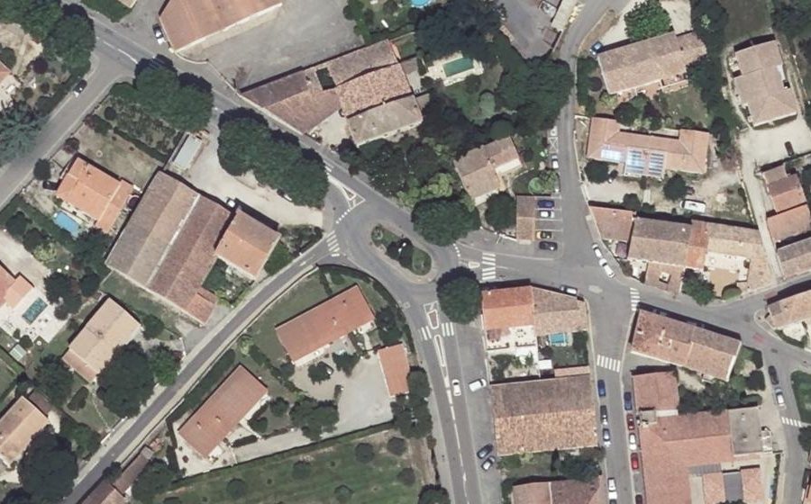Vue aérienne du Rond-point anonyme n°27175521