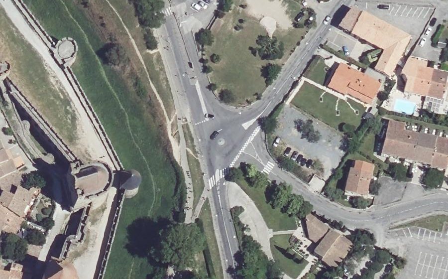 Vue aérienne du Rond-point anonyme n°27181947
