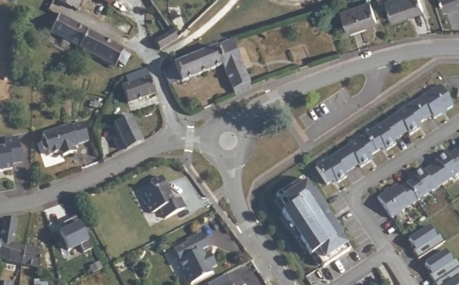 Vue aérienne du Rond-point anonyme n°271821231