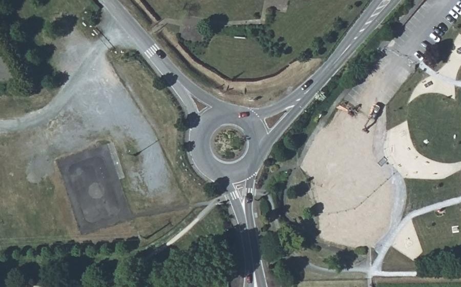 Vue aérienne du Rond-point anonyme n°27184728