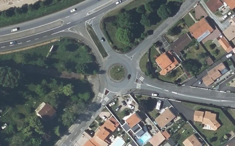 Vue aérienne du Rond-point anonyme n°27184827