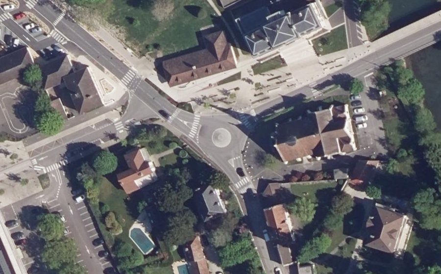 Vue aérienne du Rond-point anonyme n°272100594