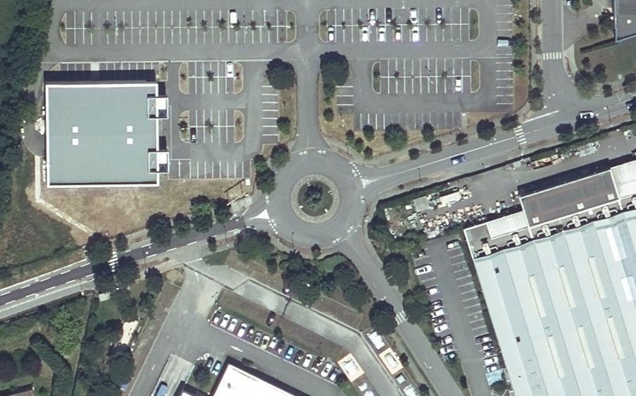 Vue aérienne du Rond-point anonyme n°27218011