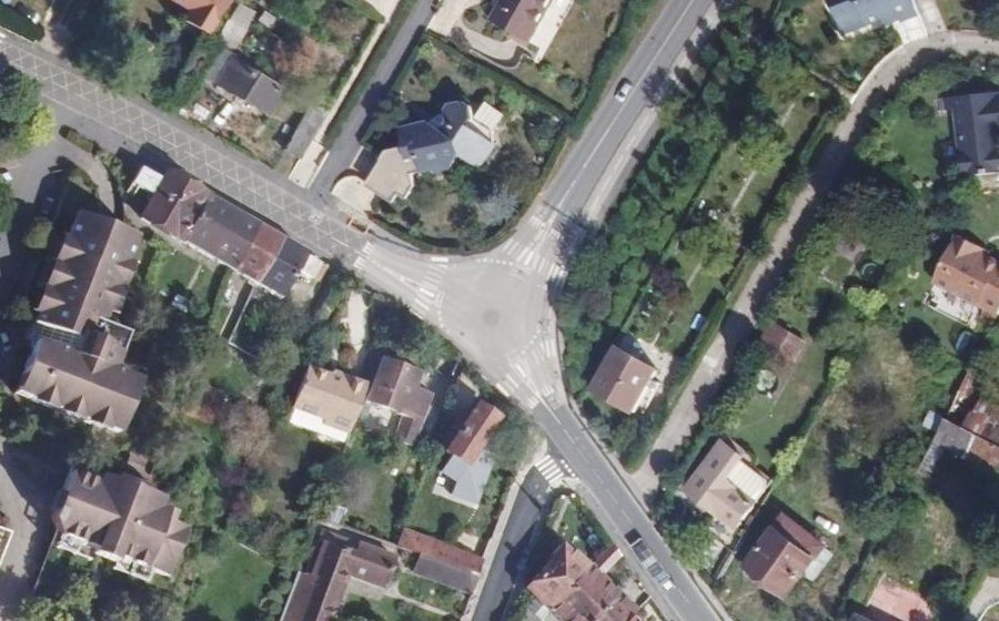 Vue aérienne du Rond-point anonyme n°27218458