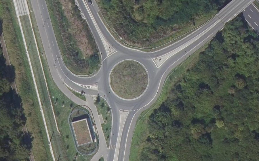 Vue aérienne du Rond-point anonyme n°27220374