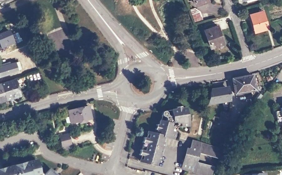 Vue aérienne du Rond-point anonyme n°27225159