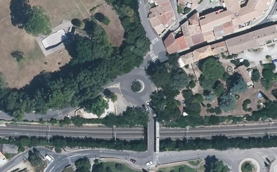 Vue aérienne du Rond-point anonyme n°27226133