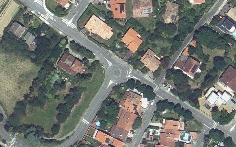 Vue aérienne du Rond-point anonyme n°27227792