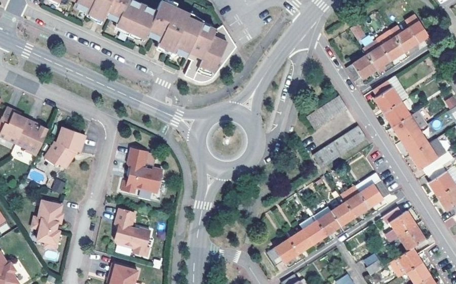 Vue aérienne du Rond-point anonyme n°27229719