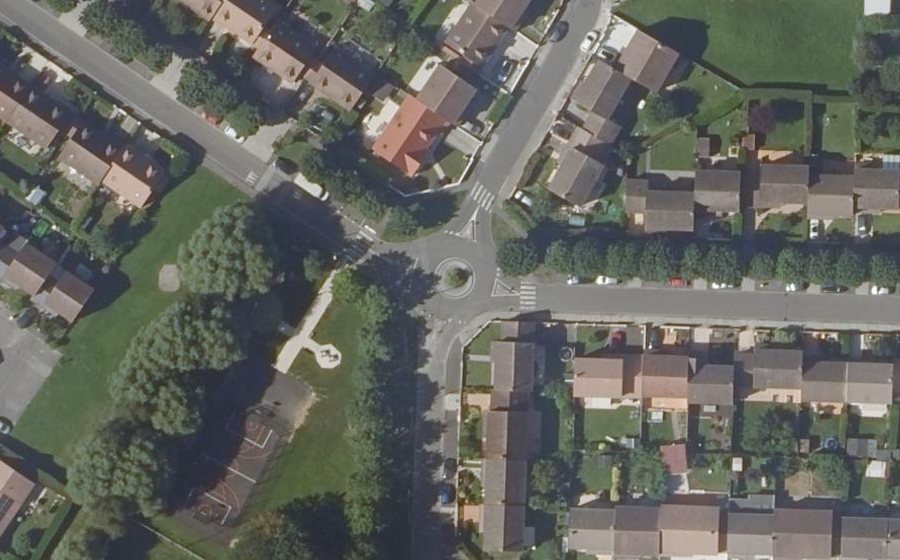 Vue aérienne du Rond-point anonyme n°272325163