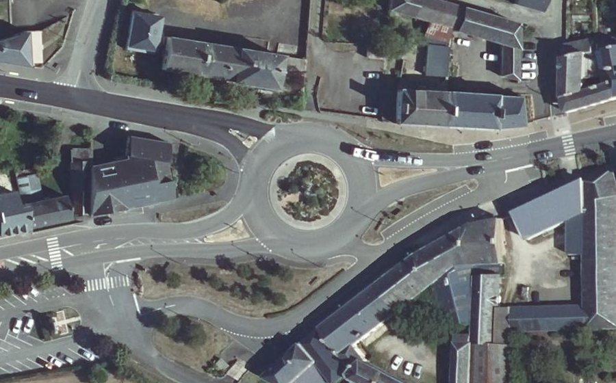 Vue aérienne du Rond-point anonyme n°27241357
