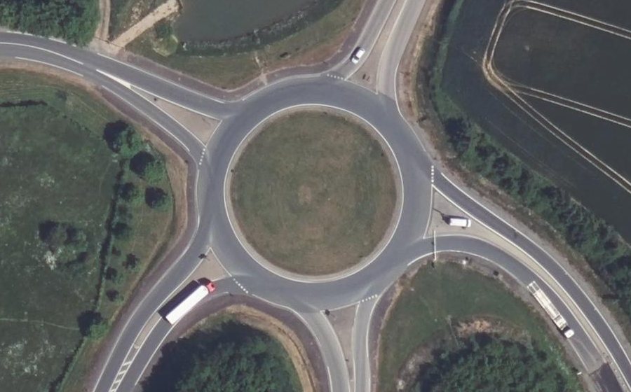 Vue aérienne du Rond-point anonyme n°27242551