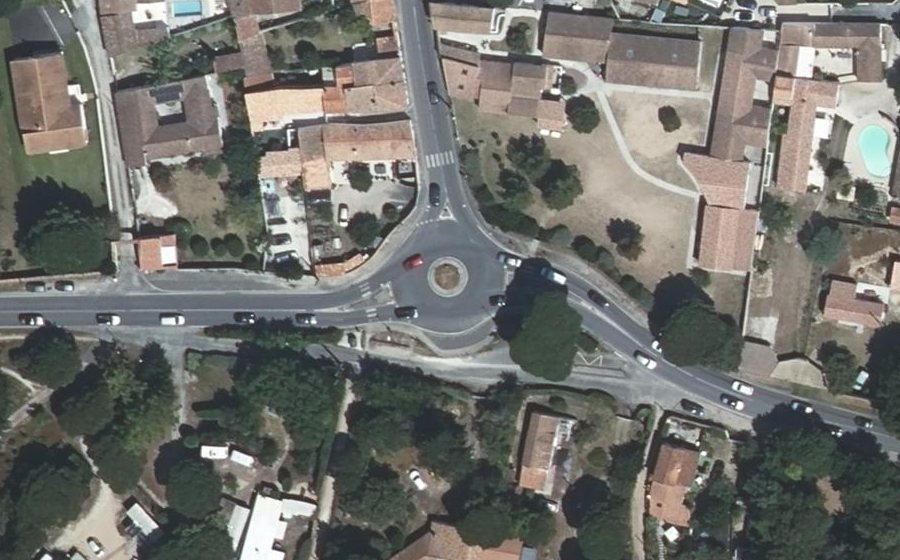 Vue aérienne du Rond-point anonyme n°27243743
