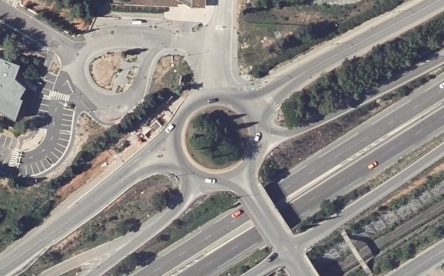 Vue aérienne du Rond-point anonyme n°27246574