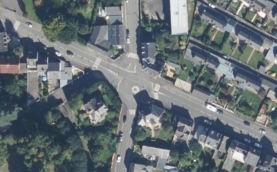 Vue aérienne du Rond-point anonyme n°27246609