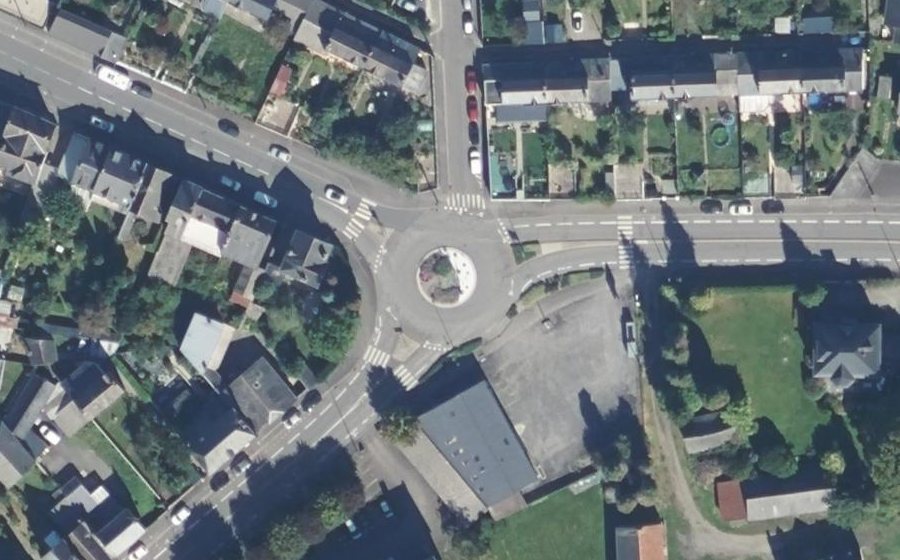 Vue aérienne du Rond-point anonyme n°27246617