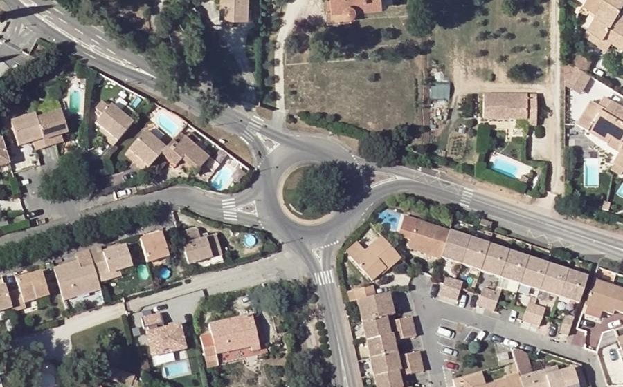 Vue aérienne du Rond-point anonyme n°27246729