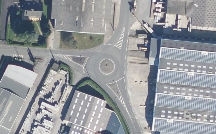 Vue aérienne du Rond-point anonyme n°27247437