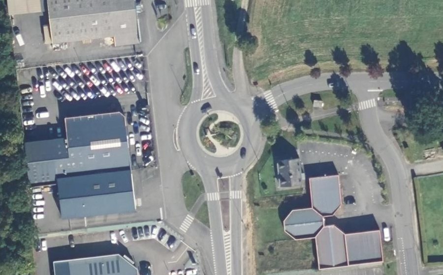 Vue aérienne du Rond-point anonyme n°27247446