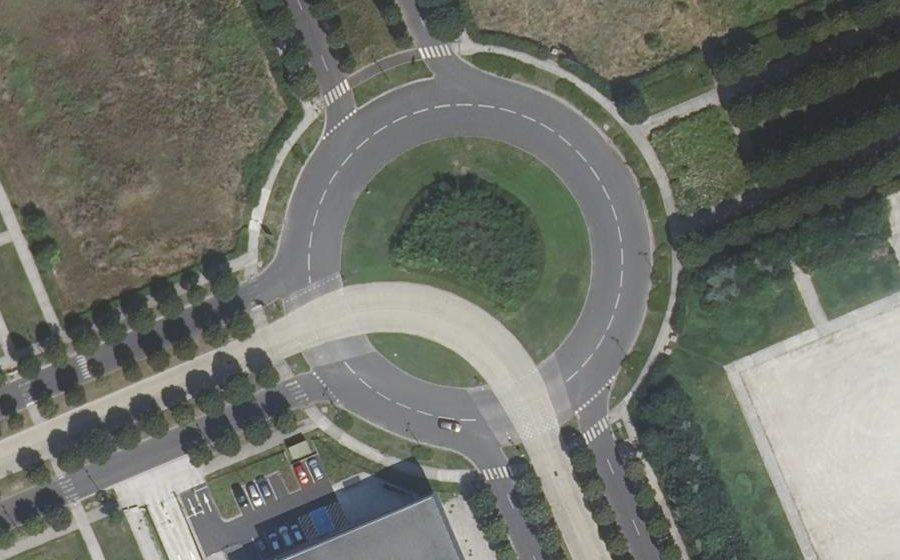 Vue aérienne du Rond-point anonyme n°272531901