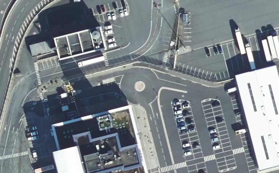 Vue aérienne du Rond-point anonyme n°27255316
