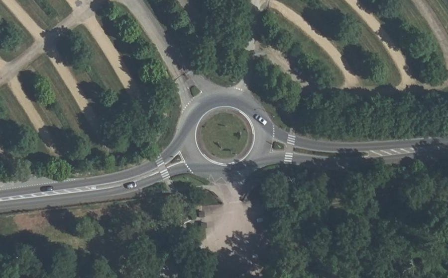 Vue aérienne du Rond-point anonyme n°27257173