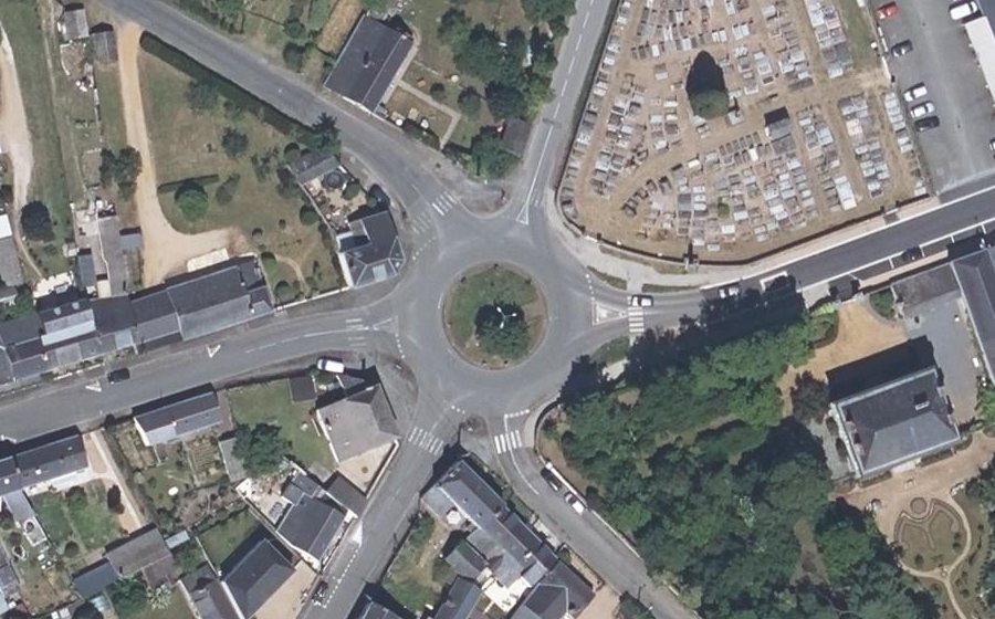 Vue aérienne du Rond-point anonyme n°27257181
