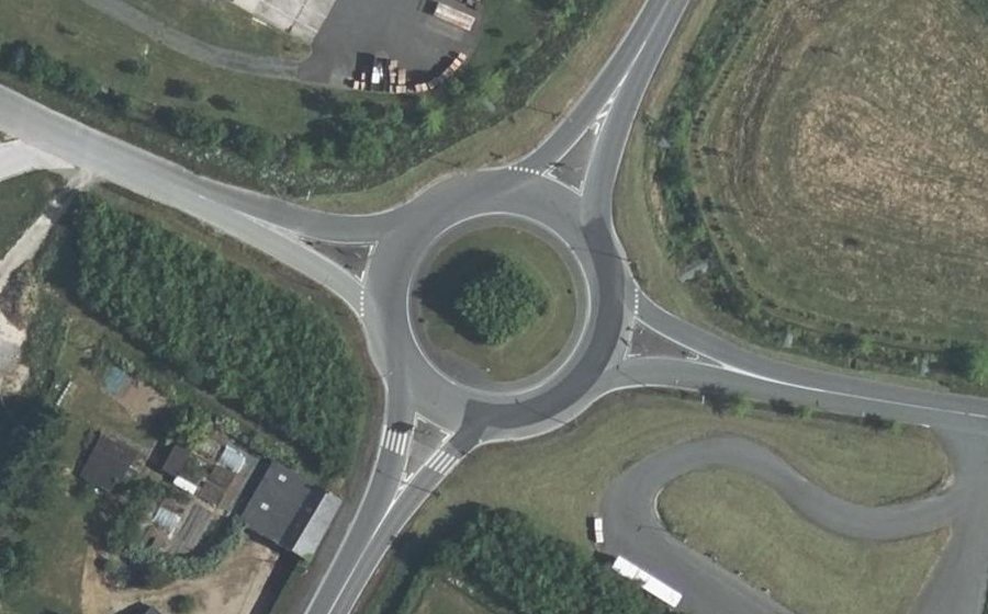 Vue aérienne du Rond-point anonyme n°27257212