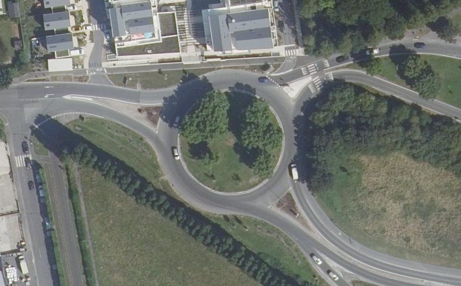 Vue aérienne du Rond-point anonyme n°27266768