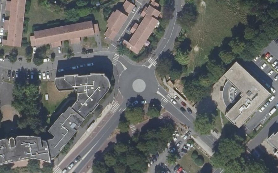 Vue aérienne du Rond-point anonyme n°27267620