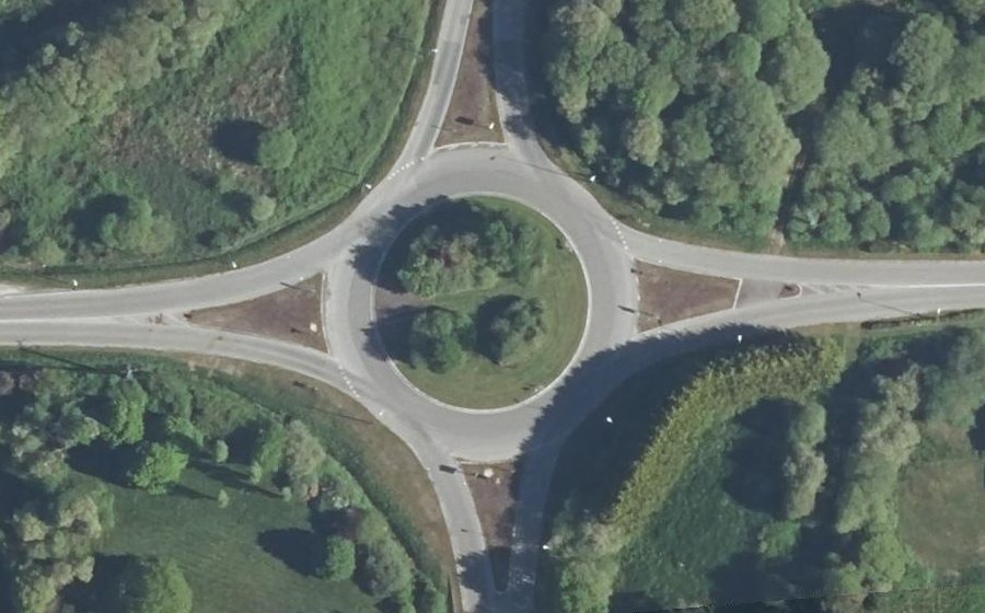 Vue aérienne du Rond-point anonyme n°27268381
