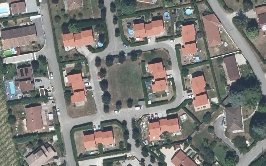 Vue aérienne du Rond-point anonyme n°272711424