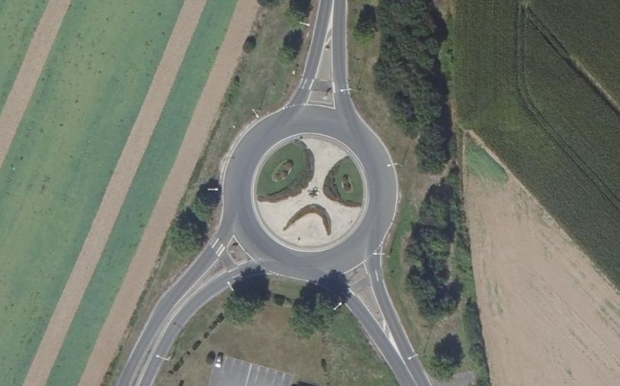 Vue aérienne du Rond-point anonyme n°27275243