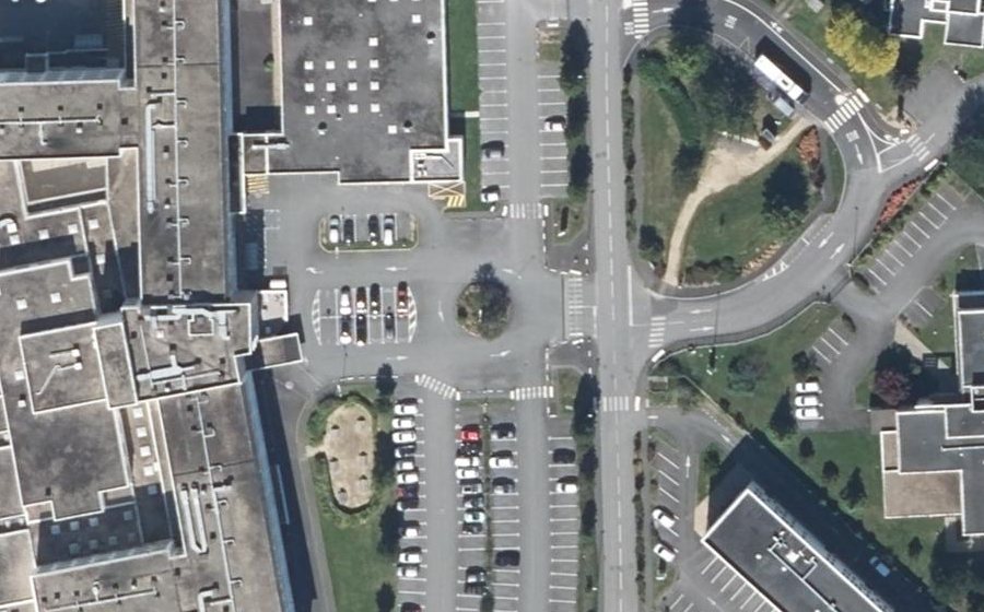 Vue aérienne du Rond-point anonyme n°272763476