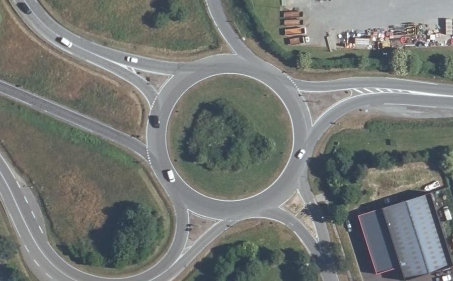 Vue aérienne du Rond-point anonyme n°27279607