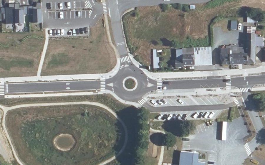 Vue aérienne du Rond-point anonyme n°27279628