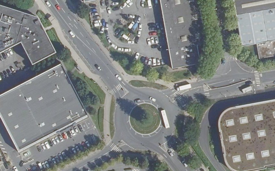 Vue aérienne du Rond-point anonyme n°27281414