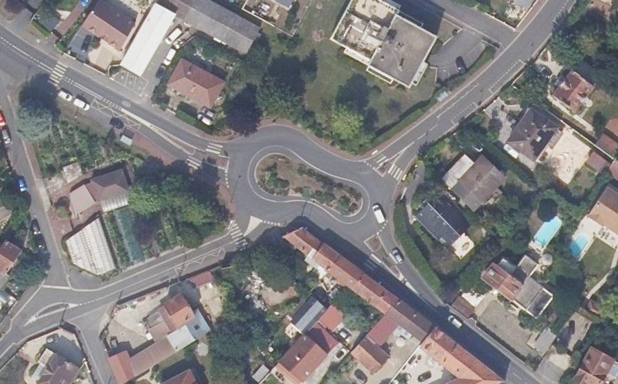 Vue aérienne du Rond-point anonyme n°27281850