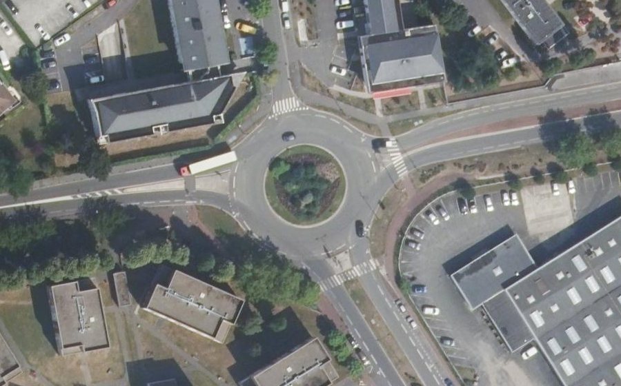 Vue aérienne du Rond-point anonyme n°27283409