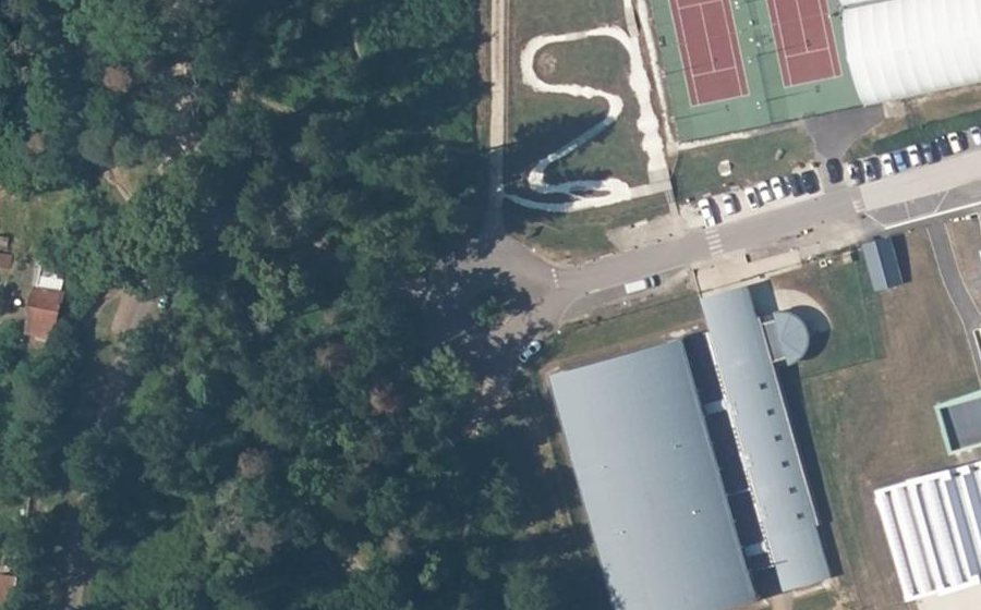Vue aérienne du Rond-point anonyme n°272836963