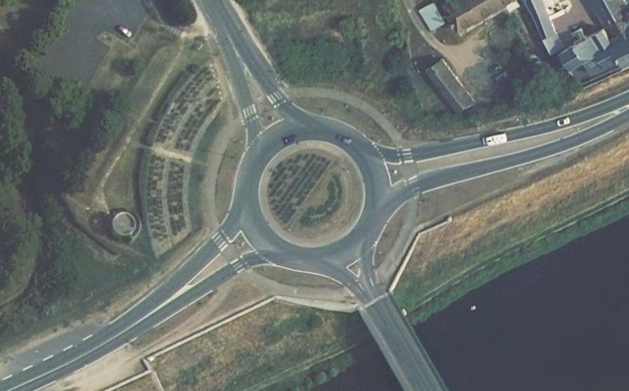 Vue aérienne du Rond-point anonyme n°27283967